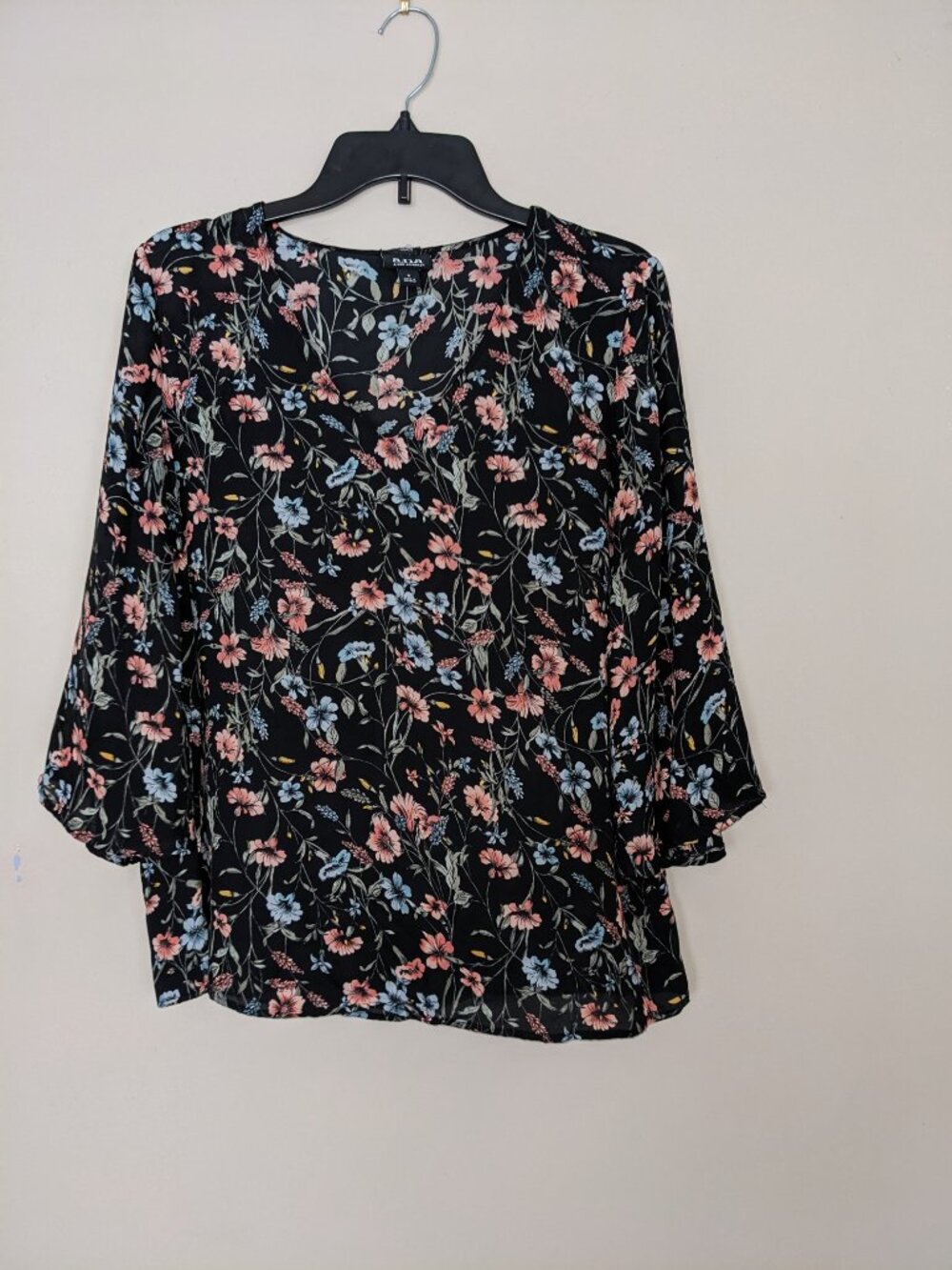 A New Approach (A.N.A.) Flutter Sleeve Floral Top Sz L